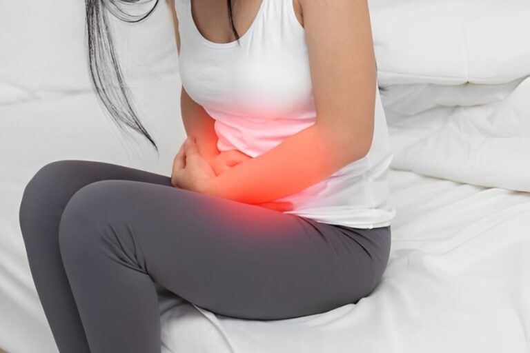 Menstruação com coágulos e cólicas fortes: saiba o que pode ser