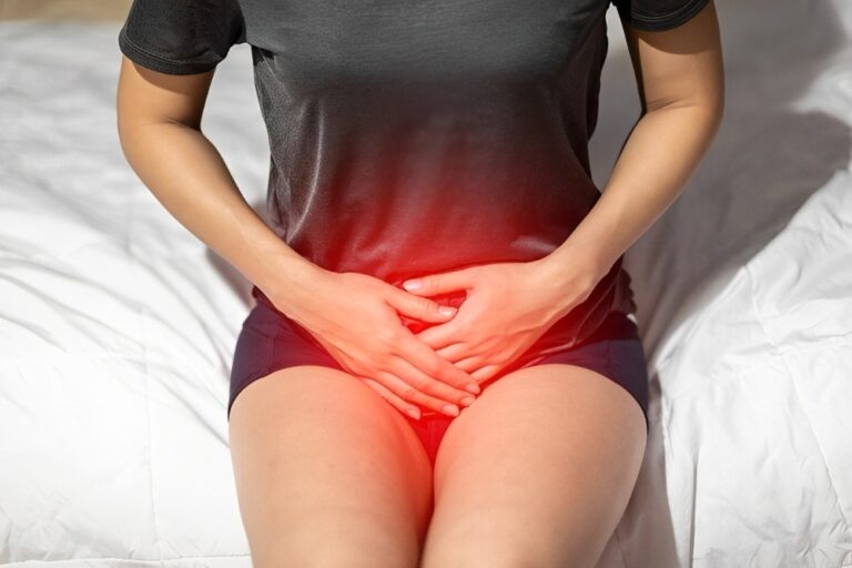 Dor menstrual muito forte (Cólicas Menstruais): quando é sinal de alerta?